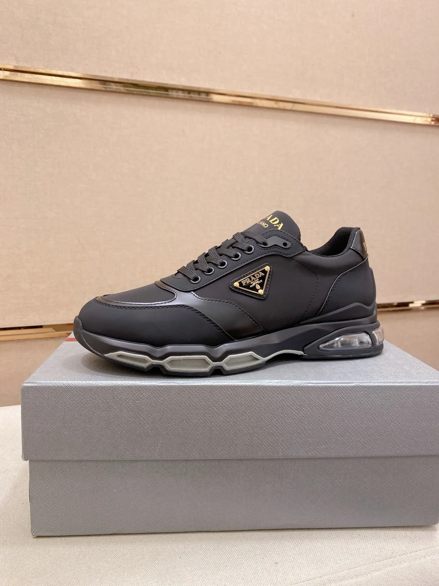 Factory price 640💰 ✔️✔️✔️Higher version High-quality new PRADA (Prada) counters are on the market at the same time. New men's shoes, 😘fabrics imported first-layer cowhide with waterproof materials, purely handmade. Lining: Full cowhide lining. 👍🏿 High-end ☄️ air-cushion molded anti-slip rubber outsole, exquisite lines, simple and elegant, comfortable and high-end for leisure travel. Code number: 38 to 45